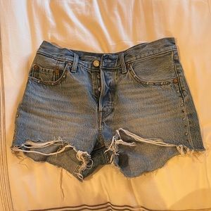 Levi’s High Wasited Distressed Stunned Denim Shorts